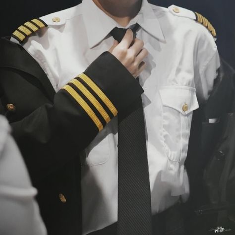 Pilot Boyfriend Aesthetic, Aesthetic Pilot, Pilot Boyfriend, Pilot Photography, Pilot Uniform Men, Pilot Outfit, Aviation Aesthetic, Pilot Girl, Pilot Aesthetic