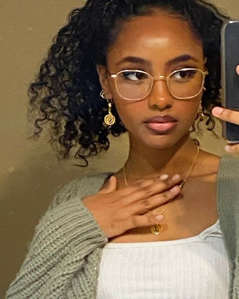 Image in Fashion😎 collection by pinx1999 on We Heart It Glasses Inspiration, Cute Glasses, Grunge Hair, Brown Skin, Black Is Beautiful, Beautiful Black Women, Pretty Face, Girl Hairstyles, Pretty People