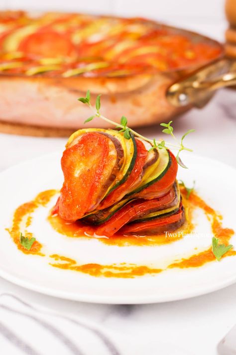 Confit Byaldi, Ratatouille Dish, Gourmet Food Plating, Ratatouille Recipe, Gourmet Dinner, Fine Dining Recipes, French Dishes, Gourmet Cooking, Fine Food