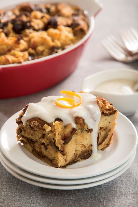 Panettone Bread Pudding Panettone Bread Pudding, Classic Bread Pudding, Panettone Bread, Christmas Breakfast Recipes, Recipes To Feed A Crowd, Morning Christmas, Christmas Breakfast Recipe, Peppermint Hot Chocolate, Christmas Breakfast