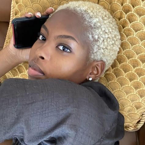 Short Bleach Blonde Hair Black Women, Girl Buzzcut Black Hair, Short 4c Blonde Hair, Dyed Haircut Black Women, 4c Hair Buzzcut, Low Blonde Haircut Black Women, Blonde 4c Natural Hair Short, Short Dyed Hair Black Women 4c, Platinum Blonde Buzzcut Black Women