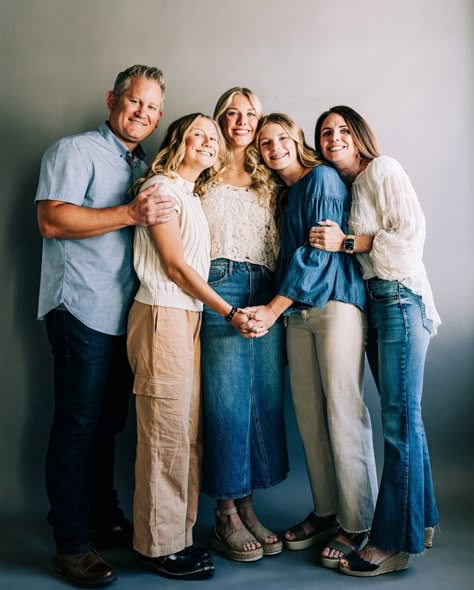 Seems like the perfect day to share this cozy indoor family shoot! ❄️ Even though it feels too soon, indoor shoots are the perfect alternative if you put off your outdoor family photos! 🤟🏼 #utahcountyphotographer #utahfamilyphotographer #lifeofaphotographer #indoorfamilyphotography #indoorphotoshoot #indoorphotography #lifestylefamilyphotography #photographytips Indoor Family Photos Large Group, 6 Adults Family Photos, Family Pictures With 6 People, Adults Family Photoshoot, Large Family Photo Shoot Ideas Group Poses Adult Children, Rich Family Portrait, Family Photos Adults, Outdoor Family Photos Winter, Family Photos Adult Children