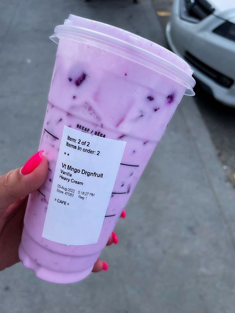 Hack Outfit, Starbucks Drink Menu, Starbucks Secret Menu Recipes, Cold Starbucks Drinks, Starbucks Drinks To Try, Secret Starbucks Recipes, Starbucks Drinks Diy, Iced Starbucks Drinks, Coffee Recipes Starbucks