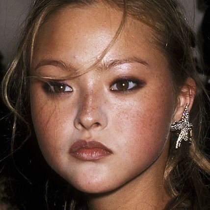 Round Face Makeup, 90s Makeup, Devon Aoki, Bronze Makeup, Models Makeup, The 2000s, Brow Gel, Asian Makeup, 인물 사진