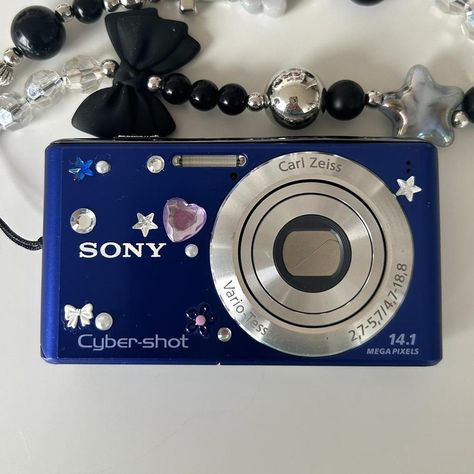 Blue Digital Camera, Sony Cybershot Camera Aesthetic, Sony Cybershot Camera, Digicam Photography, 2000s Camera, Y2k Camera, Digi Camera, Digital Camera Aesthetic, Blue Camera