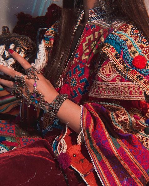 Traditional Clothes & Jewelry on Instagram: “#afghanclothes #afghanistan #afghanjewellery #kuchi #nomad #afghandress #afghanpeople #kuchidress #handmade #tribalfashion #afghangirls…” Afghan Aesthetic, Pashtun Culture, Afghan Wedding Dress, Afghanistan Culture, Afghani Dress, Afghani Dresses, Afghan Style, Afghan Culture, Afghani Clothes