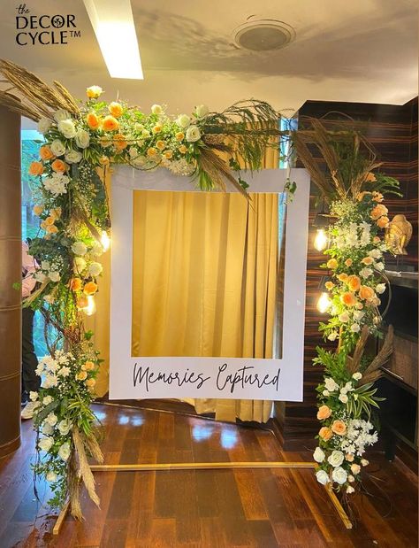 Photo Booth With Flowers, Selfie Booth Decoration Ideas, Photobooth Ideas For Birthday Party, Photo Booth Setup Ideas, Wedding Photos Booth, Haldi Back Drop Ideas, New Year Photobooth Ideas, Photo Booth Flowers, Haldi Photobooth Decor