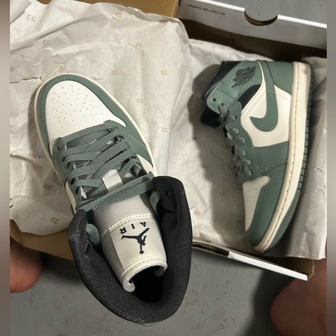 Womens Air Jordan 1 Mid Sail/Jade Smoke Anthracite Jordan Shoes Green, Jordan 1 Sail, Air Jordan Green, Air Jordan Mid 1, Drip Shoes, Womens Air Jordan 1, Nike Shoes Womens, Womens Air Jordan, Mid Jordan 1