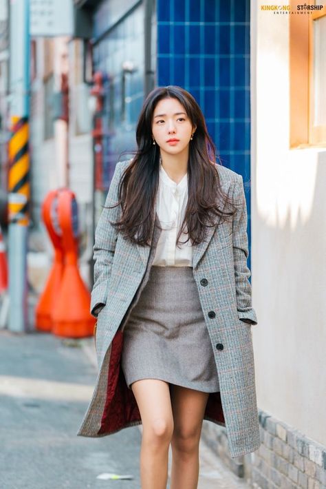 Seo Eun Soo, Bae Soo Bin, Kdrama Style, Chae Soobin, Chae Soo Bin, Korea Actress, Work Outfit Office, Yoo Yeon Seok, K Girl