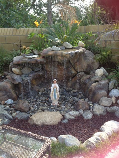 Backyard Mary grotto Backyard Grotto, Mary Grotto, Grotto Ideas, Marian Garden, Grotto Design, Mary Garden, Prayer Garden, Minimalist Garden, Meditation Garden