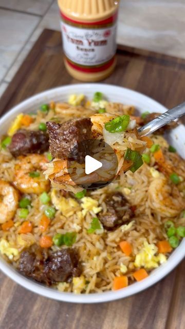 Desha Jordan on Instagram: "Surf n Turf Fried Rice!! #mealsbydesha #food #foodie #reels #tasty #toptags #instagood #goodeats #dinner #bigback #explore #easyrecipe #recipes" Surf And Turf Fried Rice, Steak And Shrimp Fried Rice, 30 Min Dinner Recipes, Stir Fry Steak, Steak Fried Rice, Steak Lunch, Jordan Original, Shrimp Fried Rice Recipe, Dinner Steak