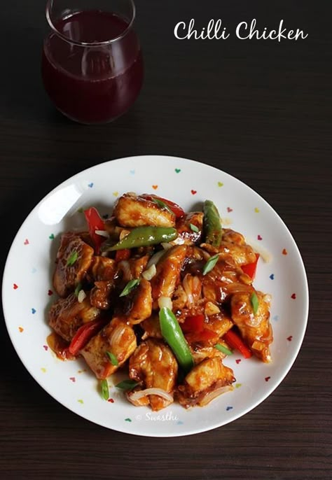 Chilli Chicken, the most sought after Indo-Chinese dish in India, can be made in 20 minutes.....forget takeaways...step by step picture tutorial. #chillichicken #indochineserecipes How To Make Chilli, Chicken Indian, Chilli Chicken Recipe, Indo Chinese Recipes, Chicken Appetizers, Picture Tutorial, Chilli Chicken, Chinese Food Recipes, Chinese Dishes