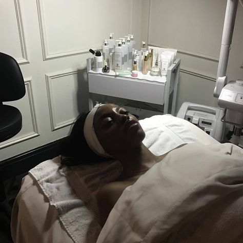 Facial Esthetics, Esthetician Inspiration, Medical Esthetician, Esthetician School, Medical Aesthetician, Oxygen Facial, Esthetician Room, Facial Aesthetics, Black Femininity