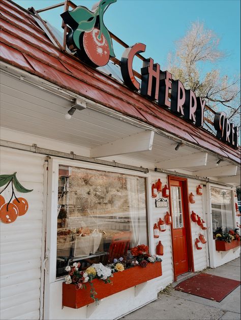 Estes Park Colorado Summer, Colorado Summer Aesthetic, Vintage Red Aesthetic, Palisade Colorado, Roadtrip Aesthetic, Last Trail Before The Veil, Colorado Aesthetic, Valentines Vibes, Mammoth Cave National Park