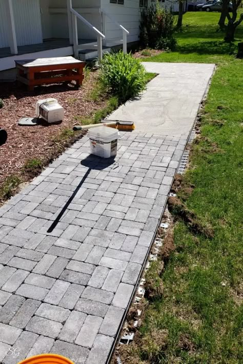 Diy Pavers, Walkway Diy, Paver Walkway Diy, Paver Sidewalk, Diy Paver, Paver Sand, Garden Pergolas, Paver Path, Pavers Diy