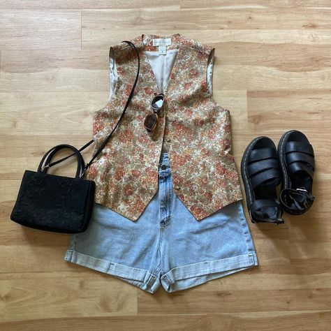 Vintage Casual Corner tapestry vest   🧡tan and... - Depop Vest Outfits For Women Vintage, Tapestry Vest Outfit, Colorful Vest Outfit, Vintage Vest Outfits For Women, Floral Vest Outfit, Corner Tapestry, Vintage Vest Outfit, 20s Clothes, Thrift Bundle