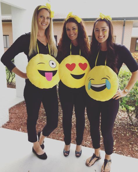 Emoji Costume Diy, Emoji Halloween Costume, Emoji Costume, Emoji Diy, Kids Prizes, Homemade Costume, Braids Ideas, Holloween Costume, Hallowen Costume