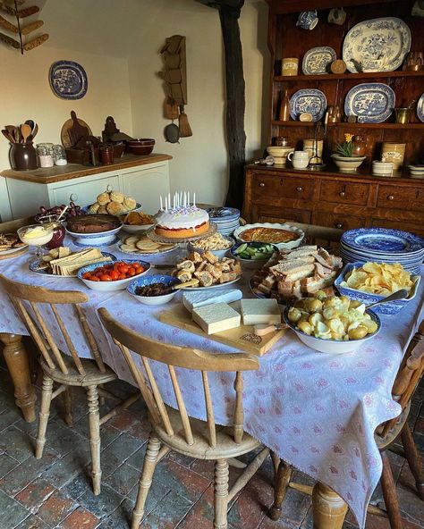 Country Core Aesthetic, Hospitality Aesthetic, Country Core, Birthday Banquet, European Cottage, Homemade Birthday, Casa Vintage, Grande Table, Slow Living