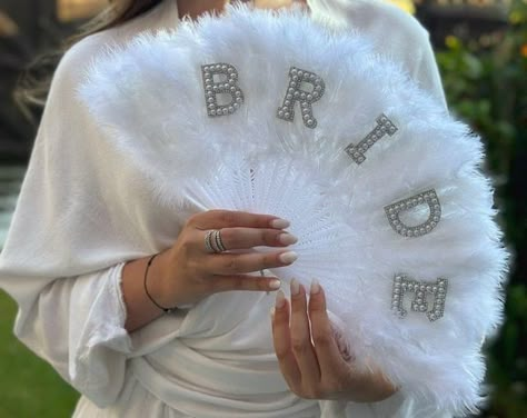 xoxobyceleste - Etsy UK White Bachelorette, Bridal Room, Pearl Bride, Bridal Shower Inspo, Bridal Decorations, Feather Fan, White Bride, Wedding Fans, Bachelorette Ideas