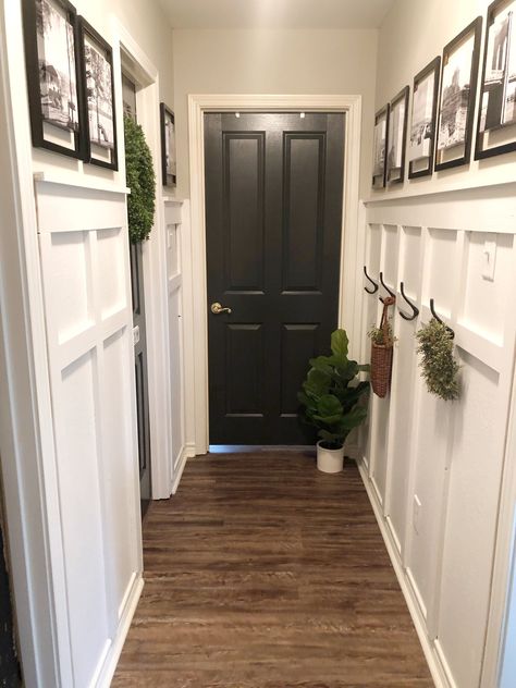 How To Update A Boring Hallway With Board And Batten & A Gallery Wall - Hip & Humble Style Board And Batten Hallway, Hallway Makeover, Colour Hallway, Board And Batten Wall, Upstairs Hallway, Young House Love, Home Design Diy, Hallway Wall, Entry Hallway