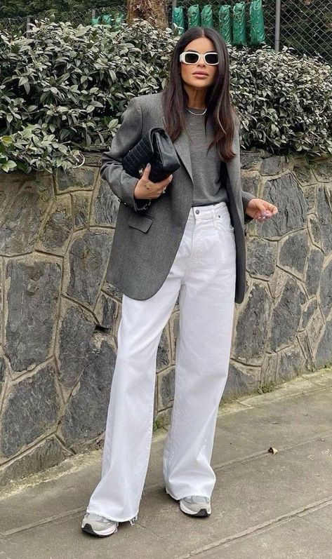 Gray Blazer Outfit Women, Grey Blazer Outfit, Elegant Classy Outfits, Smart Casual Women, Blazer Outfits For Women, White Jeans Outfit, Gray Blazer, All Jeans, Event Outfit