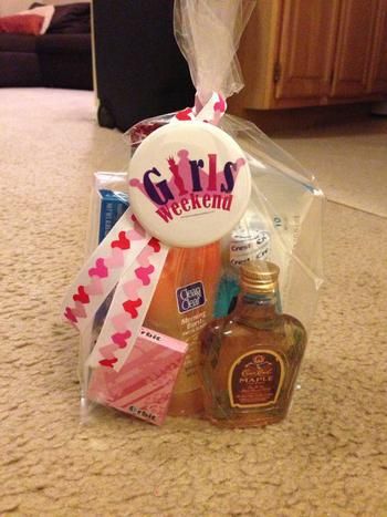 Girls Weekend Favor Bag Girls Getaway Weekend Gifts, Girls Trip Goodie Bags Ideas, Girls Weekend Gifts Bags, Goodie Bag Ideas, Vegas Girls Trip, Girls Beach Trip, Girls Weekend Gifts, Girls Weekend Getaway, Girls Trips