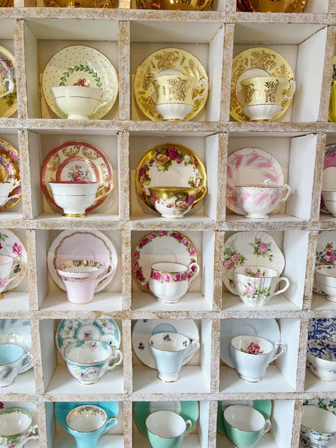 #garden #teatime #tea #girltime #gardenparty #summerparty #fashion #aesthetic #travel Cottage Tea Room, Tea Service Ideas, English Tea Shop, Tea Shop Ideas Business, Tea Room At Home, Teahouse Aesthetic, Tea Shop Ideas, Thé Aesthetic, Tea House Aesthetic