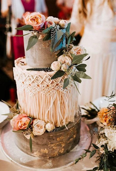 Bohemian wedding cakes should effectively complete your holiday and put a bright dot in it. Flowers, feathers, greens and other details of this style are perfect for decoration. #wedding #bride #weddingcake #bohemianweddingcakes Bohemian Wedding Cake Ideas, Bohemian Wedding Cakes, Bohemian Cake, Bohemian Wedding Cake, Wedding Cake With Flowers, Green Wedding Cake, Boho Wedding Cake, Boho Cake, Cake With Flowers