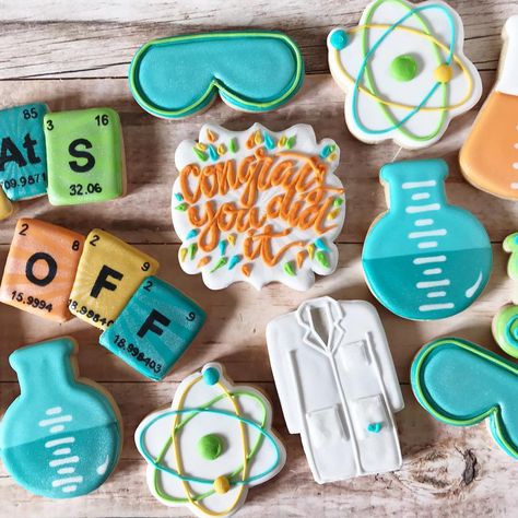 Science chemistry cookie Biology Cookies, Science Cookies, Chemistry Birthday, First Birthday Theme Boy, Science Cake, Science Birthday Party Ideas, Scientist Birthday Party, Grad Party Inspo, Thesis Defense