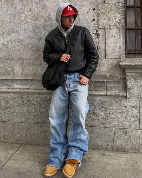 vol 3. Gorro 59fifty @neweracapcl Jeans Levi’s 550 @levis_cl Boots @timberlandchile - - - - - - #chile #fashion #streetwear #streetwearinspo 59fifty Outfit, Fitted Hats Outfit Men, Chile Fashion, Hat Outfit Men, Cold Day Outfits, Streetwear Hats, Fits Inspiration, Baggy Jeans Outfit, Snowboarding Style