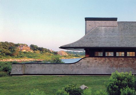 Harbor Cottage • ART Architects Hamptons Houses, Spec House, Shingle House, Cedar Shake, Awesome Architecture, House Vibes, Arts And Crafts House, Vacation House, Exterior Details