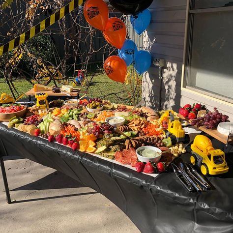 Construction themed 3rd Birthday Party 🎈🚜 The Gathering Grazing Table for 20 party guests today including a few trucks full of goodies.… Construction Party Nacho Bar, Construction Theme Charcuterie Board, Construction Charcuterie Board, Nacho Bar Party, Blippi Birthday Party, Cooking Crafts, Nacho Bar, Birthday Snacks, Grazing Table