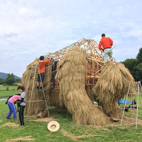 People Create Giant Straw Sculptures At Japan’s Annual Wara Art Festival Straw Sculpture, Art From Recycled Materials, Giant Snail, Straw Art, Best Whatsapp Dp, Anatomy Sculpture, Fierce Animals, Angler Fish, Niigata