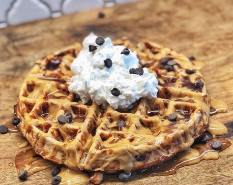 Chocolate Chip Peanut Butter Waffles Low Carb Chaffles, Keto Sweetener, Chaffles Keto, Peanut Butter Waffles, Peanut Butter Drizzle, Peanut Butter Buckeyes, Ground Beef Keto Recipes, Chocolate Chip Waffles, Grain Brain