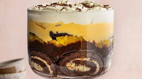 Prue Leith's dark chocolate and orange trifle Chocolate Orange Trifle, Koue Nageregte, Orange Trifle Recipes, Orange Trifle, British Bake Off Recipes, Puzzle Food, Prue Leith, Potato Breakfast Recipes, Chocolate And Orange