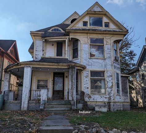 1900s House Exterior, 1900 House Exterior, 1900 House, Fixer Upper Exterior, 1900s House, 1800s House, Victorian Poor House, 1970s House, Rooms For Rent