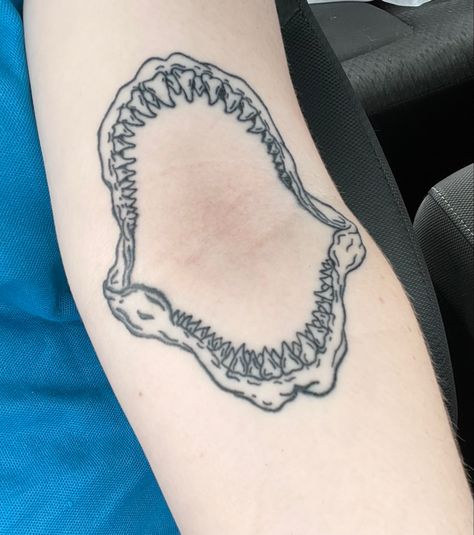 Animal Jaw Tattoo Knee, Shark Jaw Tattoo Design, Shark Jaw Elbow Tattoo, Shark Jaw Tattoo Elbow, Shark Mouth Tattoo Knee, Shark Mouth Tattoo, Shark Jaw Tattoo, Tattoos And Placement, Logan Tattoo