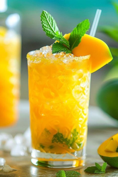 Tropical Mojito, Yellow Drinks, Mango Mojito Recipe, Drink Mango, Fruits Tea, Mango Drink, Classic Mojito, Mango Drinks, Mango Mojito