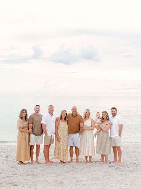 Family Beach Pictures Poses, Family Beach Pictures Outfits, Neutral Family Photos, Beach Photoshoot Family, Extended Family Pictures, Beach Picture Outfits, Family Beach Session, Family Portrait Outfits, Family Photo Colors