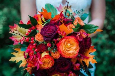 Fall Flower Wedding Bouquets, Fall Wedding Bouquets, Fall Wedding Flowers, Fall Wedding Decorations, Ceremony Flowers, Fall Wedding Colors, Deco Floral, October Wedding, Ceremony Decorations