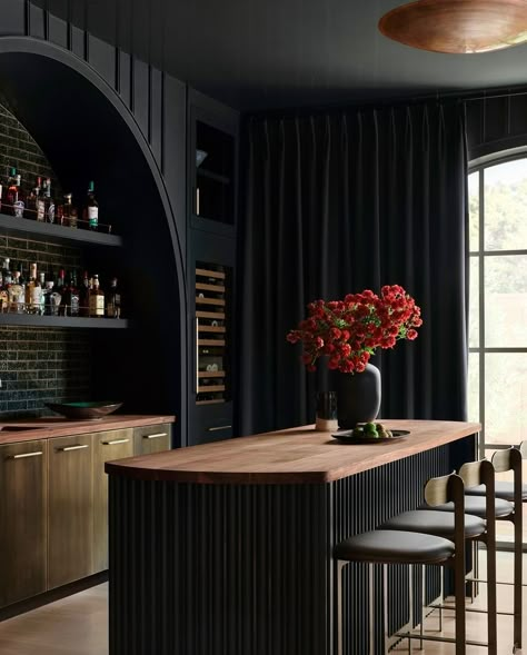 ATLANTA INTERIOR DESIGNER (@houseliftdesign) • Instagram photos and videos Home Bar Island, Bar Wall Ideas, Modern Gothic Home, Arched Bar, House Flipping Ideas, Black And Grey Kitchen, Wine Bar Design, Fancy Bar, Bar Lounge Room