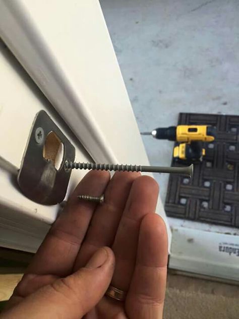 1st thing to do when moving to a new place.. replace screws in the doors to 4 inch screws..screws that come with the handle (which mostly people use when installing) will come loose with one kick from a burglar.. Smart Home Ideas, Apartment Checklist, Home Security Tips, Diy Home Security, My First Apartment, Decor Ikea, Wireless Home Security, 1st Apartment, Security Tips