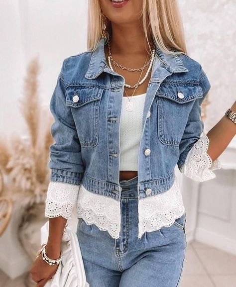 Ropa Upcycling, Upcycled Denim Jacket, Diy Denim Jacket, Denim Crafts Diy, Embellished Denim Jacket, Upcycle Clothes Diy, Denim Ideas, Moda Jeans, Patchwork Denim