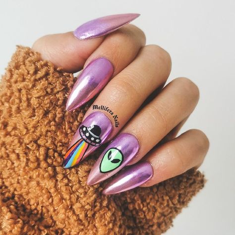 Neon Alien Nails, Pink Alien Nails, Pride Chrome Nails, Ufo Nail Art, Alien Acrylic Nails, Lost Lands Nails, Intergalactic Nails, Themed Nails Designs, Hippie Nails Acrylic