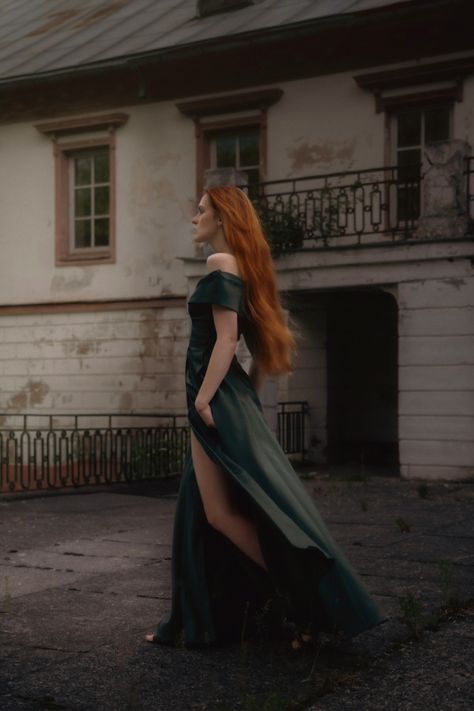 A ginger in a green dress Red Head In Green Dress, Ginger In Green Dress, Ginger Hair Red Dress, Prom Dresses For Redheads, Dark And Light Feminine, Mystic Girl, Business Woman Fashion, Mystic Girls, Dr Script