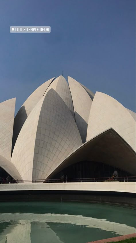 Lotus Temple Delhi Photography, Dehli India Aesthetic, Akshardham Temple Delhi Snap, Lotus Temple Photography, Dehli India Snapchat, Delhi Aesthetic Pics, India Travel Aesthetic, Lotus Temple Delhi, Delhi Architecture