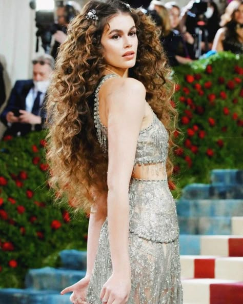 Glamorous Curly Hairstyles, Pageant Curly Hairstyles, Very Curly Wedding Hair, Curly Disco Hair, Prom 2025 Hairstyles, Big Curly Hair Wedding, Curly Mermaid Hairstyles, Bridesmaids Hairstyles For Curly Hair, Red Carpet Curls