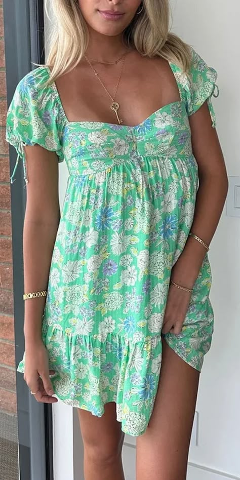 This dress is a stylish and breezy piece perfect for both casual outings and special occasions. It features a vibrant floral print that showcases an eclectic mix of colors, mirroring the free-spirited nature of bohemian style. Whether paired with flats for a daytime look or heels for evening events, this dress effortlessly delivers a chic, bohemian vibe. Grad Dresses, Summer Fits, Preppy Outfits, Floral Mini Dress, Casual Party, Dance Dresses, Chic Dress, Summer Clothes, Cute Fits