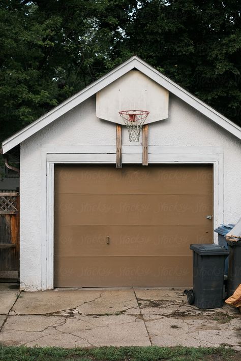 Garage In Backyard, Basketball Garage, Hoops Aesthetic, Adu Garage, Backyard Basketball, Growing Up Black, Small Garage, Outdoor Sanctuary, Basketball Hoop