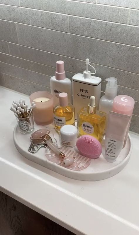 Aesthetic Bathroom Organization, Girly Bathroom, Pinterest Room Decor, Skincare Organization, روتين العناية بالبشرة, Cozy Room Decor, Room Makeover Bedroom, Dream Apartment, Room Makeover Inspiration